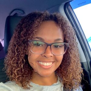 Meet your Posher, Desiree lynne